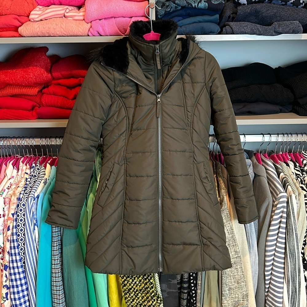 Maralyn and Me army green faux hooded puffer coat size S